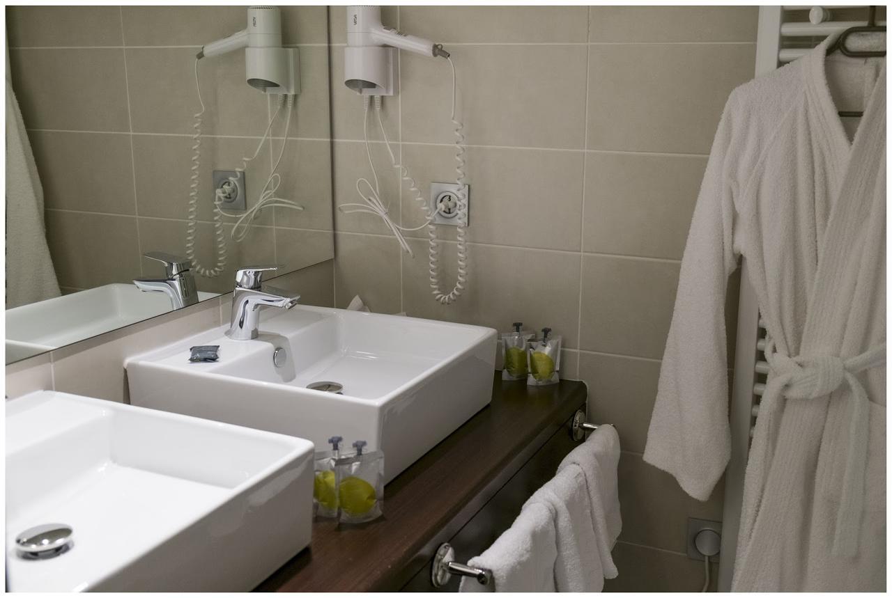 Hotel Corrieu La Llagonne ภายนอก รูปภาพ